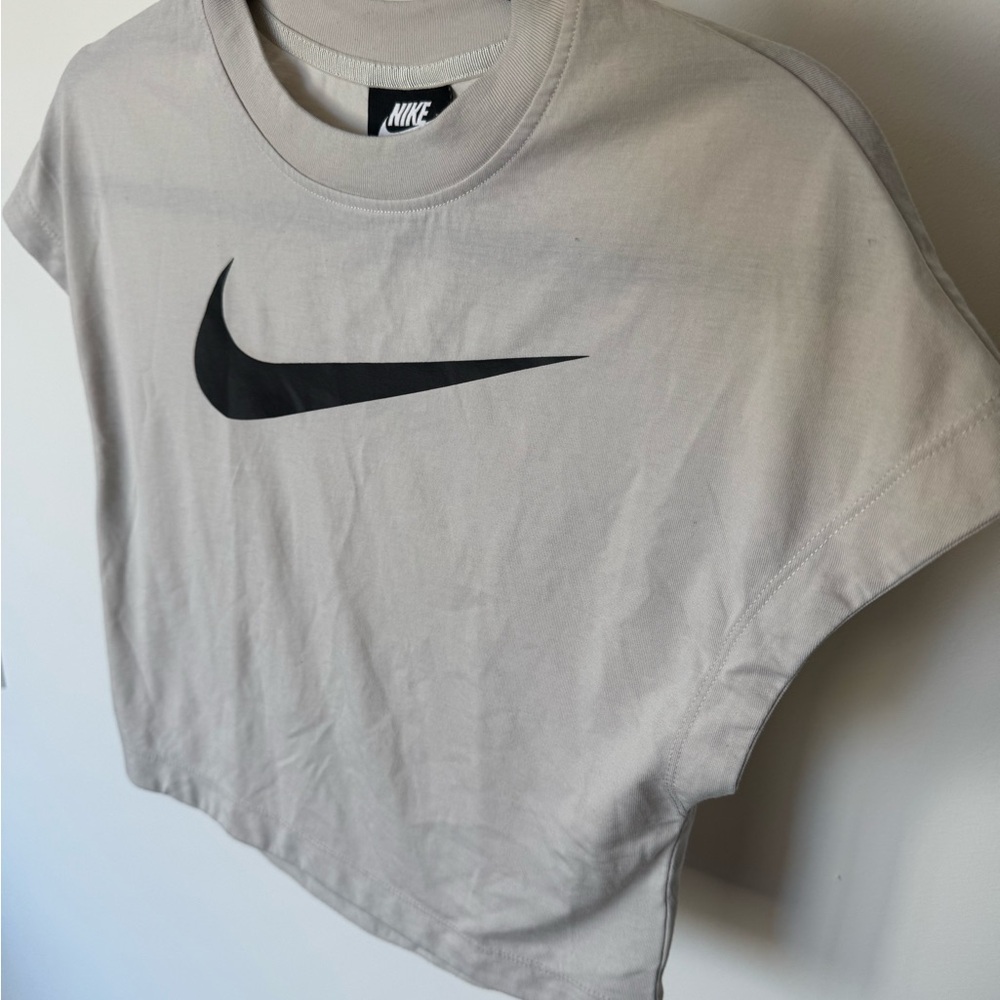 Nike Women’s Cropped Tee in Light Beige with Black Swoosh